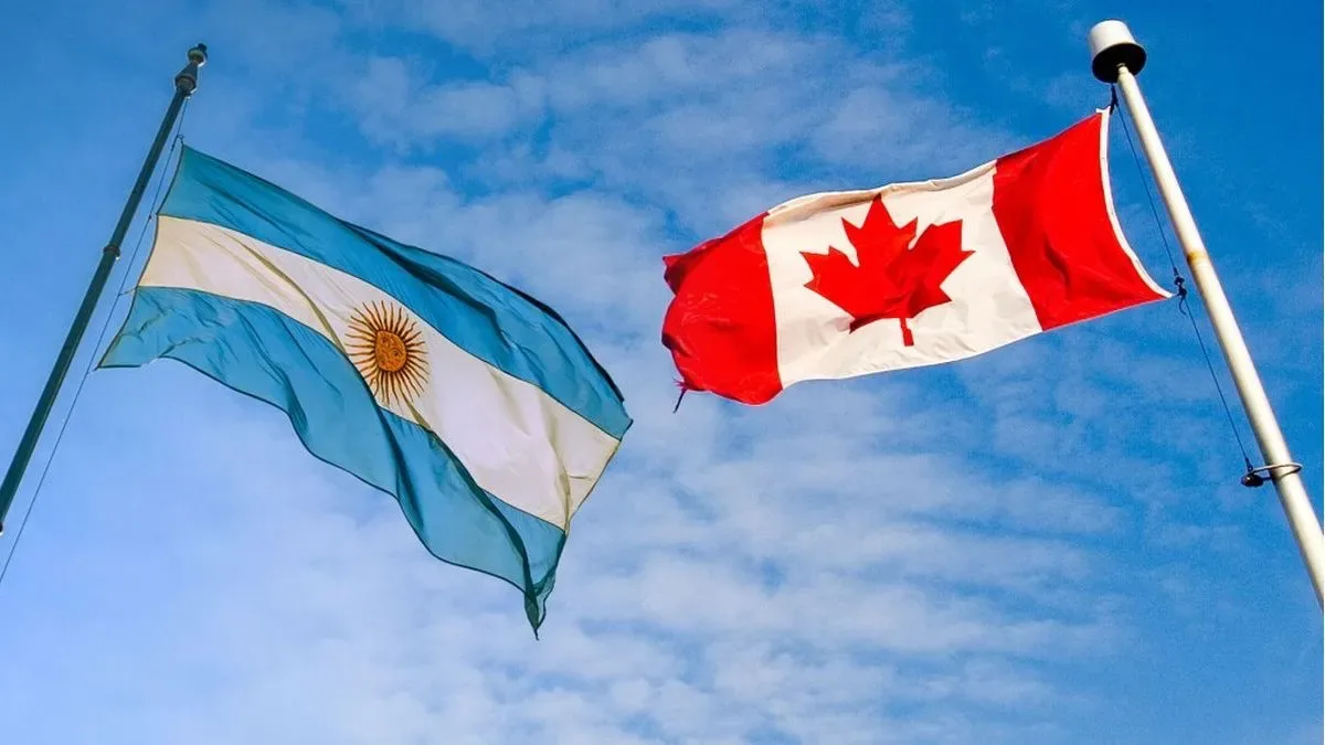 Embajador canadiense Stewart Wheeler en evento formal junto a autoridades argentinas