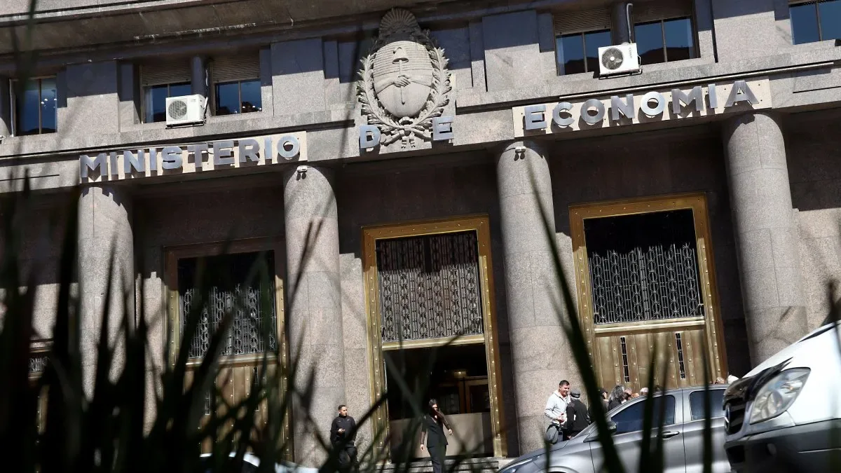 Gráfico de barras mostrando la evolución de la deuda flotante del Gobierno argentino en los últimos meses