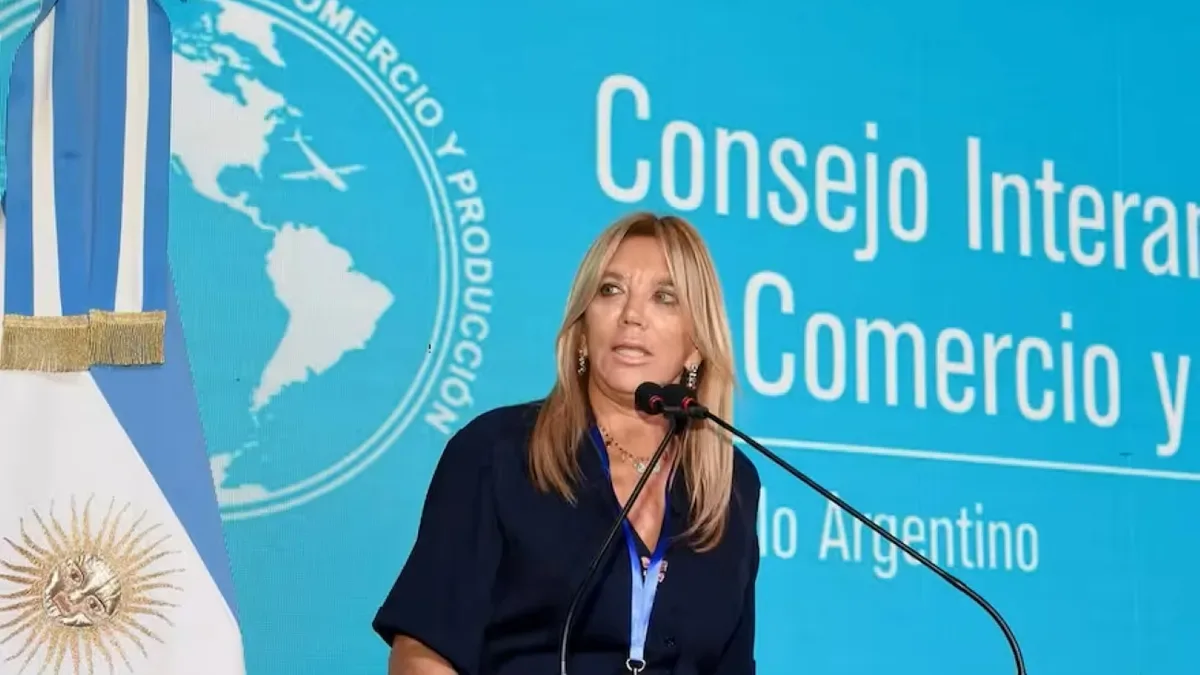 Bettina Bulgheroni en evento formal junto a autoridades de la OEA