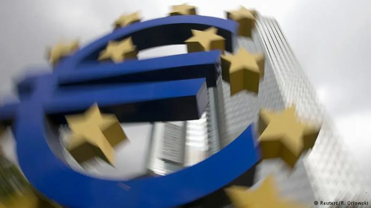 Gráfico de inflación en la zona euro con flecha ascendente y bandera europea