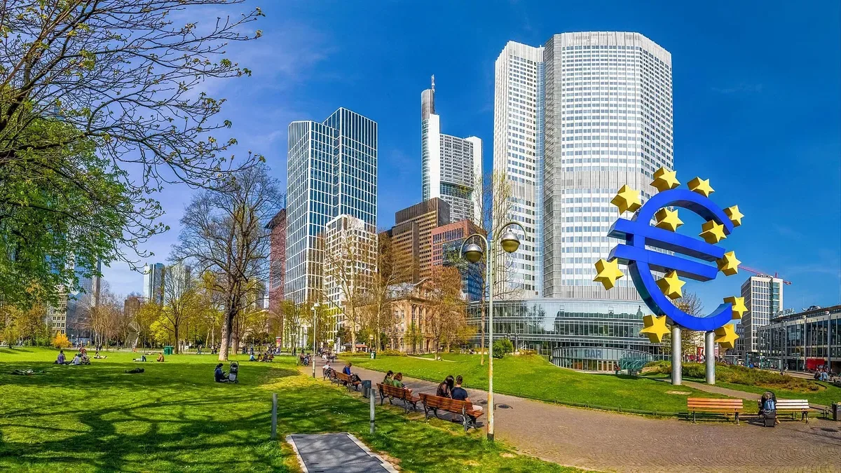 Gráfico de inflación mayorista en la zona euro con barras azules y línea roja de tendencia