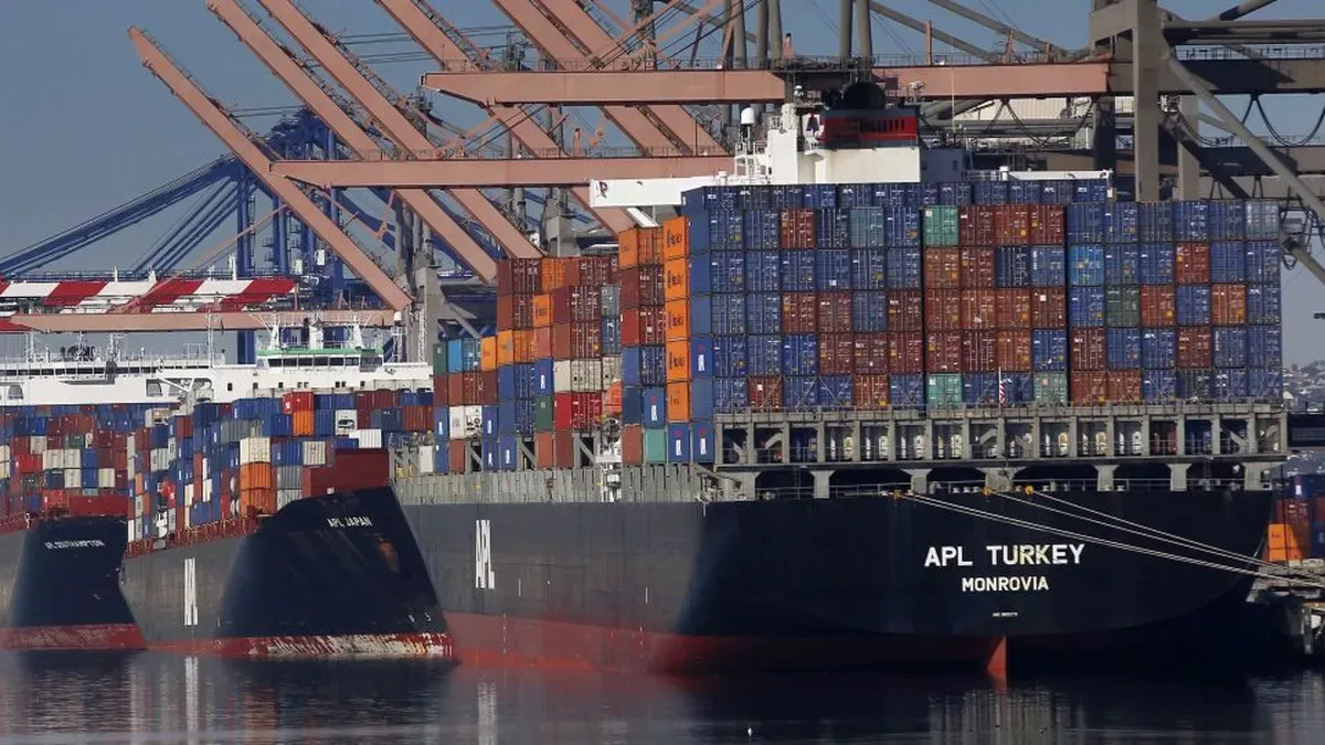 Gráfico de barras mostrando el aumento del déficit comercial de Estados Unidos en mayo