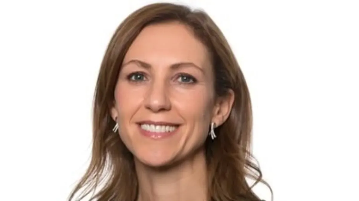 Silvana Tenreyro en un acto formal con fondo institucional del FMI