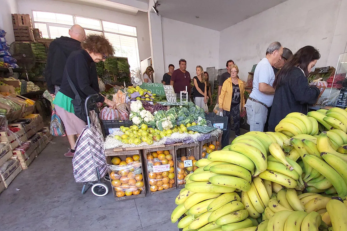 Alimentos en barrios populares subieron más que la inflación en julio