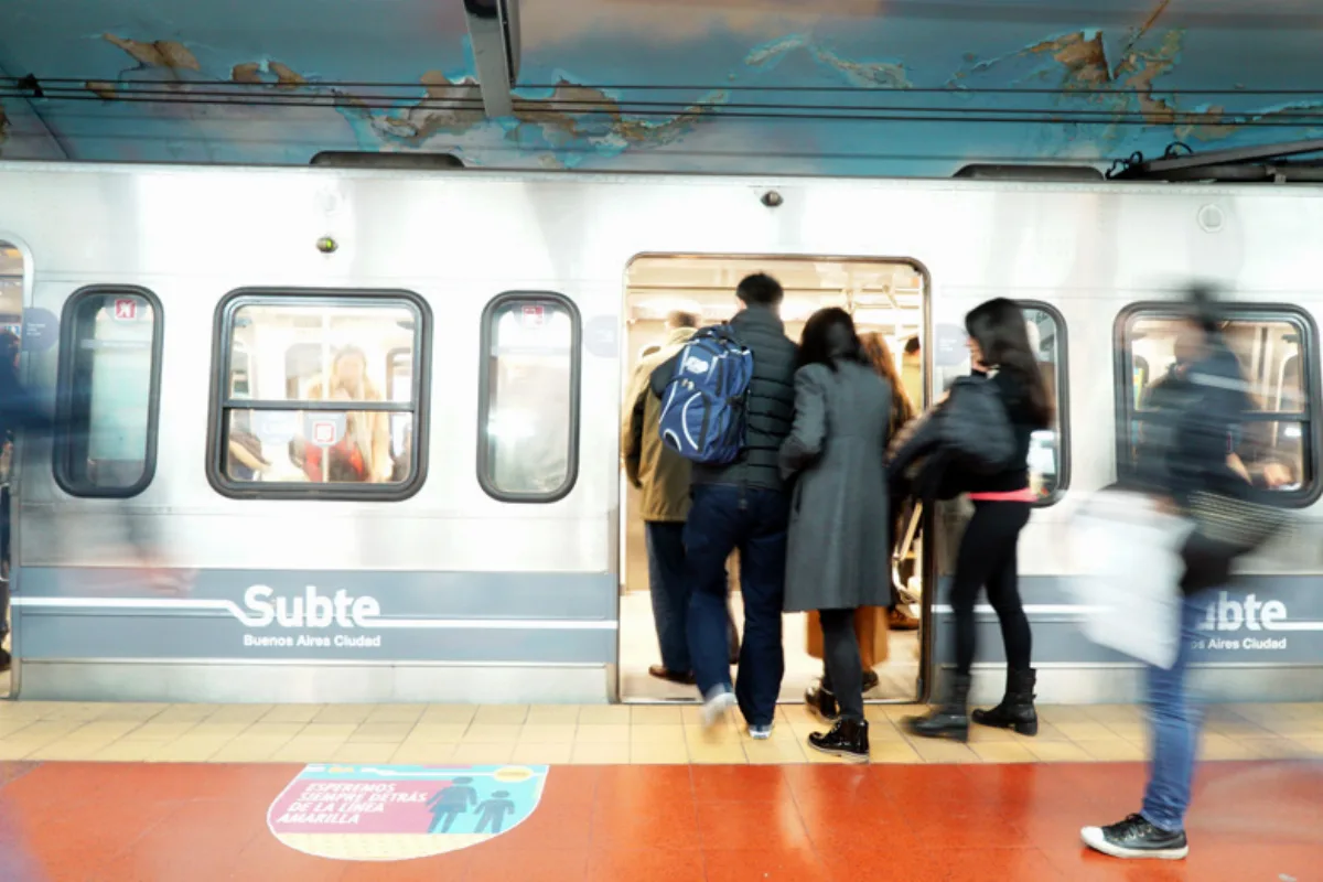 Los aumentos confirmados que llegan en septiembre: prepagas, transporte y colegios